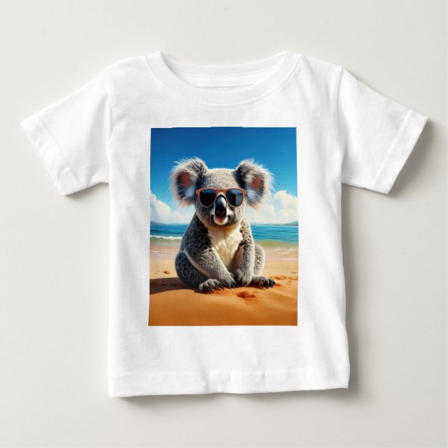 T-shirt Pour Bébé Koala sur une plage de sable  (Devant)