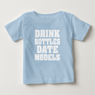 T-shirt Pour Bébé La boisson drôle met la chemise en bouteille de