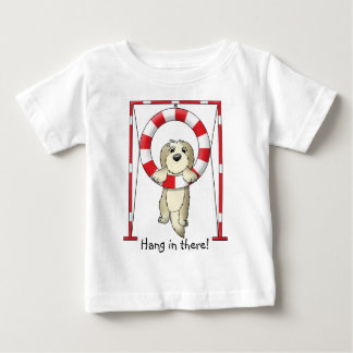 T-shirt Pour Bébé Le coup dans là poursuivent le bébé d'agilité