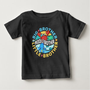 T-shirt Pour Bébé Le frère du milieu est un grand et un petit frère