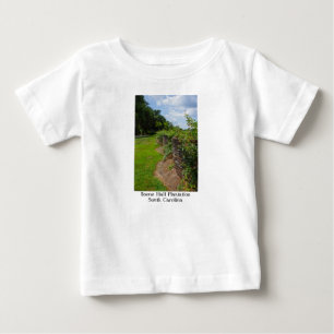T-shirt Pour Bébé Le Long Du Mur Courbé
