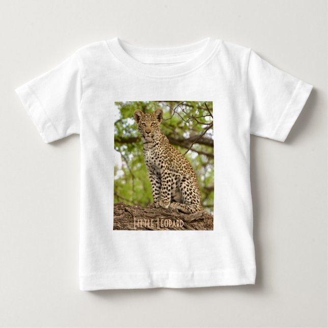 T-shirt Pour Bébé Leopard Cub sur un membre, T-shirt bébé (Devant)