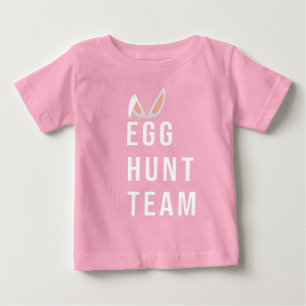 T-shirt Pour Bébé L'équipe de chasse aux oeufs Pâques, Il est ress