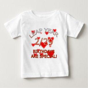 T-shirt Pour Bébé Les anniversaires d'année bissextile sont spéciaux