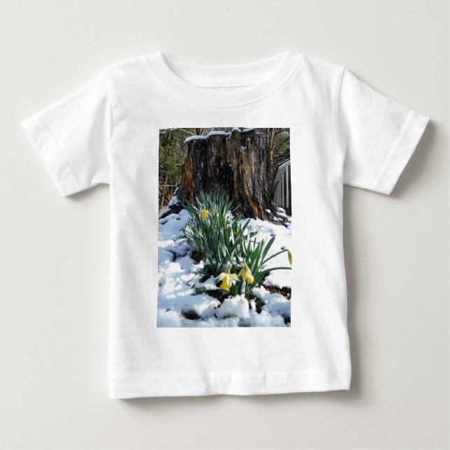 T-shirt Pour Bébé Les jonquilles jaunes dans la neige (Devant)