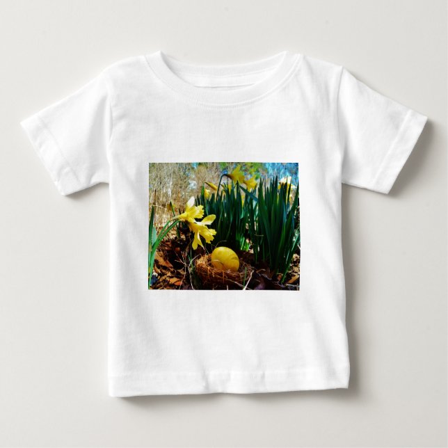 T-shirt Pour Bébé Les jonquilles jaunes et un oeuf de Pâques jaune (Devant)