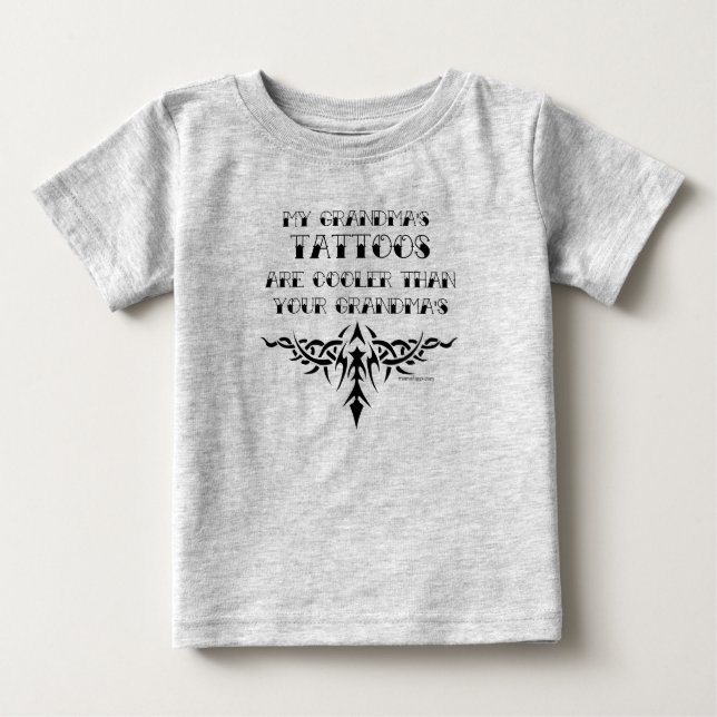 T-SHIRT POUR BÉBÉ LES TATOUAGES DE MA GRAND-MAMAN SONT PLUS FRAIS (Devant)
