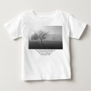 T-shirt Pour Bébé Lever de soleil brumeux en noir et blanc