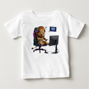 T-shirt Pour Bébé Lion joueur drôle assis dans une chaise de jeu ave
