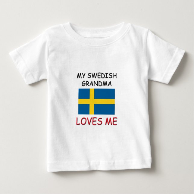 T-shirt Pour Bébé Ma grand-mère suédoise m'aime (Devant)