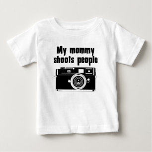 T-shirt Pour Bébé Ma maman tire des personnes