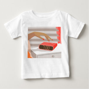 T-shirt Pour Bébé Main des femmes poussant le bouton snooze du révei