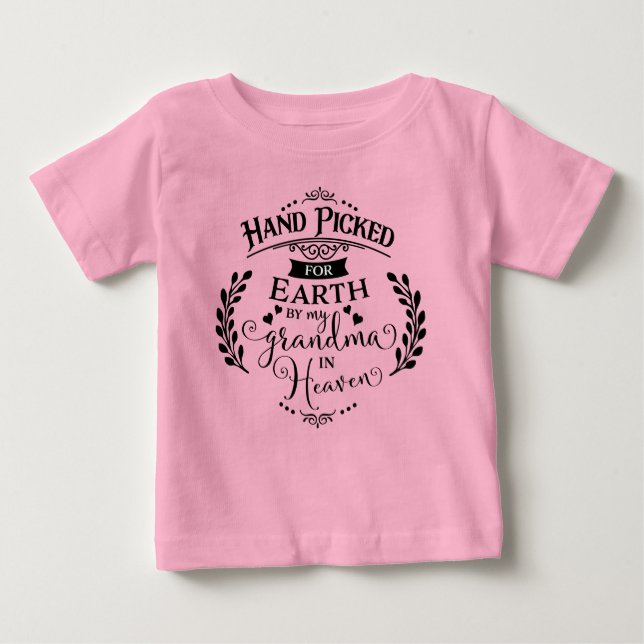 T-shirt Pour Bébé Main sélectionnée par ma grand-maman dans la fille (Devant)