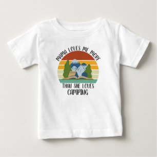T-shirt Pour Bébé Maman m'aime plus qu'elle n'aime le camping