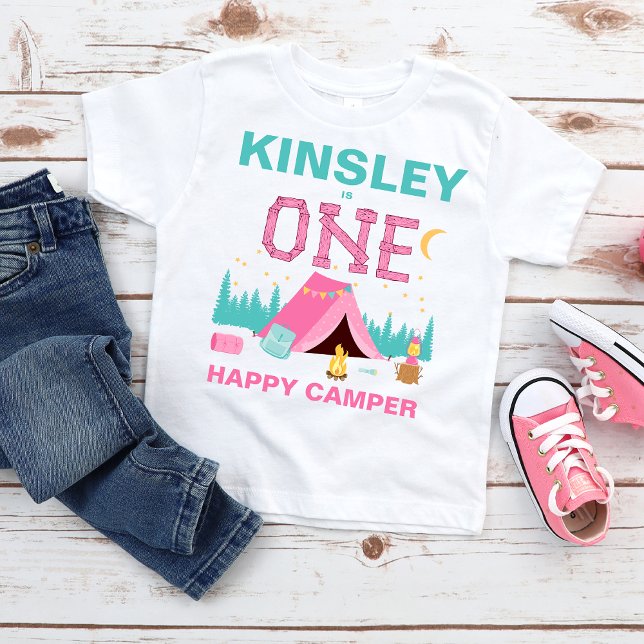 T-shirt Pour Bébé Moderne rose Happy Camper Thème 1er Anniversaire  (Girls One happy Camper 1st Birthday T-shirt, Baby Girls Camping Themed 1st Birthday T-shirt Pink)