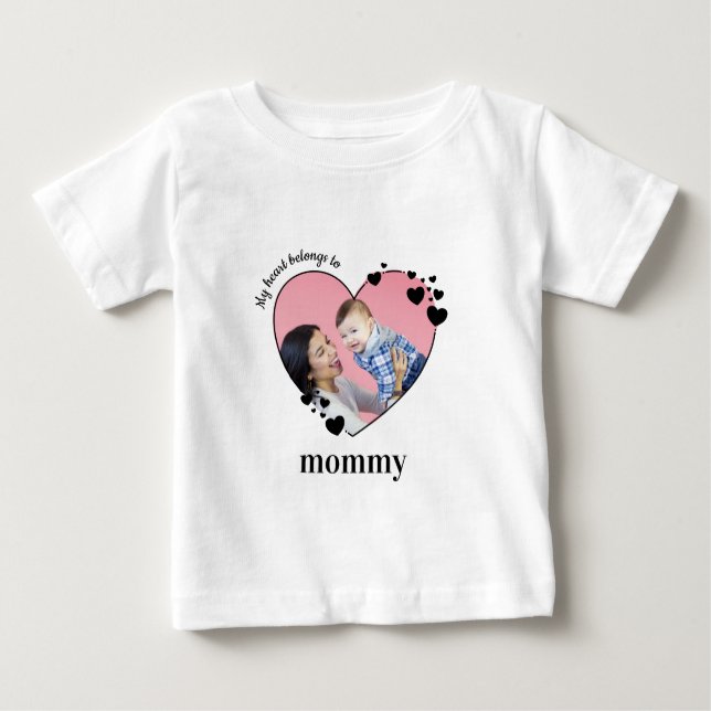 T-shirt Pour Bébé Mon Coeur Appartient À Maman Photo Personnalisée D (Devant)