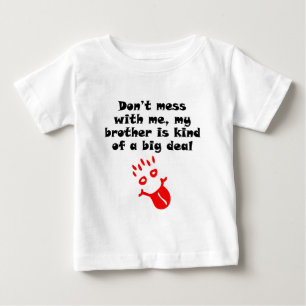 T-shirt Pour Bébé Mon Frère Est Un Peu Gros.
