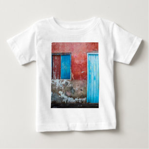 T-shirt Pour Bébé Mur, porte et fenêtre rouge, bleu et gris