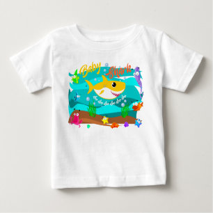 T-shirt Pour Bébé Natation de requin de bébé dans l'océan avec des