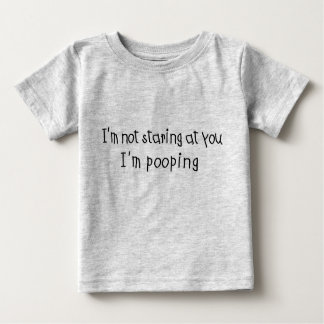 T-shirt Pour Bébé Ne regardant pas fixement je suis Pooping