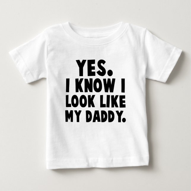 T-shirt Pour Bébé Oui, Je Sais Que J'Ai L'Air De Mon Papa (Devant)