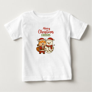 T-shirt Pour Bébé Panda roux debout à côté d'un bonhomme de neige