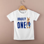 T-shirt Pour Bébé Peter lapin fête d'anniversaire d'hiver photo<br><div class="desc">Peter lapin fête d'anniversaire d'hiver thème d'anniversaire personnalisé t-shirt,  un mignon lapin dans une veste bleue et rouge foulard d'anniversaire chemise photo,  accessoires photo</div>