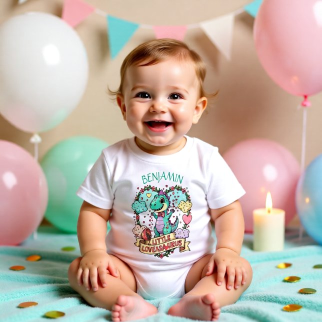 T-shirt Pour Bébé Petits cœurs doux Dino Anniversaire Personnalisé (Créateur téléchargé)