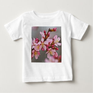 T-shirt Pour Bébé Pink Against A Gray Sky Japanese Cherry Blossoms