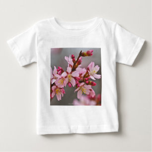 T-shirt Pour Bébé Pink Against A Gray Sky Japanese Cherry Blossoms