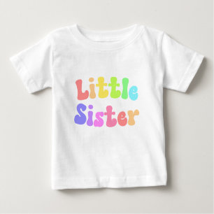 T-shirt Pour Bébé Police rétro colorée Petite soeur