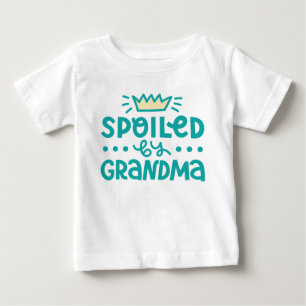 T-shirt Pour Bébé Porté Par Grand-Mère