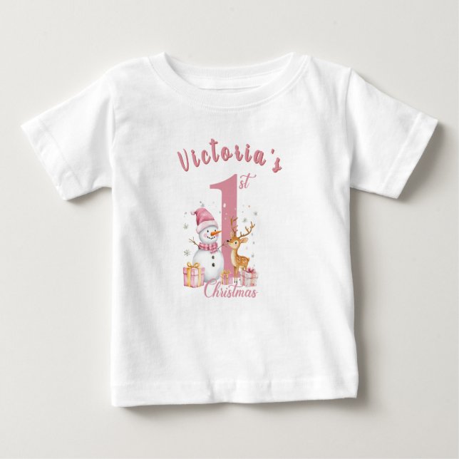T-shirt Pour Bébé Premier Noël rose de bébé. Snowman et cerf. (Devant)