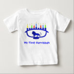 T-shirt Pour Bébé Première Menorah Lion de Hanukkah<br><div class="desc">Pour la première célébration de Chanukkah de votre enfant. Caractéristiques d'une menorah de Chanukkah à thème lion bleu avec les huit bougies et la shamash allumées. Chanukkah est le "Festival des Lumières" de la mi-hiver.</div>