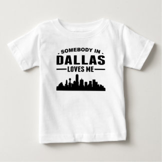 T-shirt Pour Bébé Quelqu'Un À Dallas M'Aime