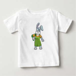 T-shirt Pour Bébé Rabbit comme coiffeur avec sèche-cheveux