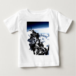 T-shirt Pour Bébé Réalisation de l'alpiniste hiver de neige