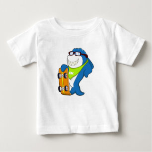 T-shirt Pour Bébé Requin comme patineur avec skateboard