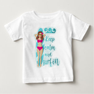 T-shirt Pour Bébé Restez calme et surf sur la brune fille