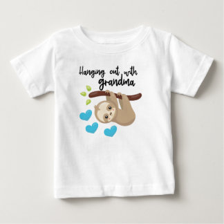 T-shirt Pour Bébé Se détendre avec grand-mère en onsie