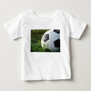 T-shirt Pour Bébé Soccer~ Boule de pied dans le champ