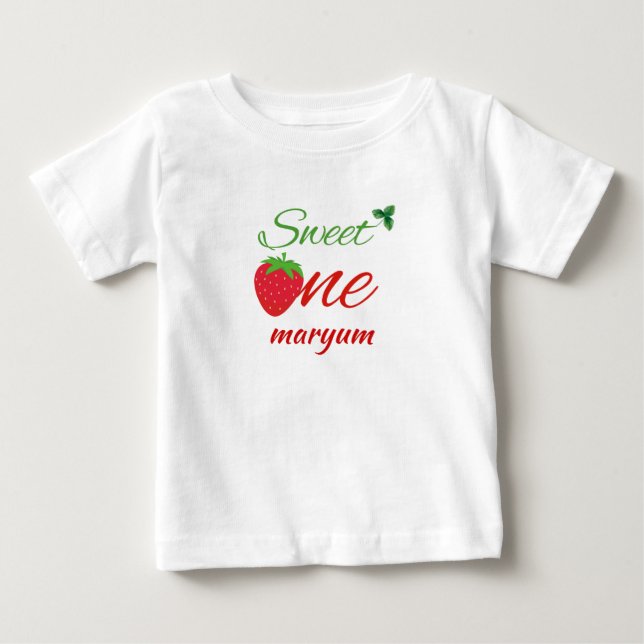 T-shirt Pour Bébé Sweet One Berry premier anniversaire Nom du bébé (Devant)