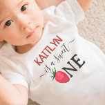 T-shirt Pour Bébé Sweet One Strawberry 1er anniversaire<br><div class="desc">Célébrez en style avec ce t-shirt branché de 1er anniversaire. Le design est facile à personnaliser avec votre propre libellé et votre petit sera ravi de porter ce t-shirt pour célébrer leur 1er anniversaire. Les éléments correspondants se trouvent dans la collection.</div>