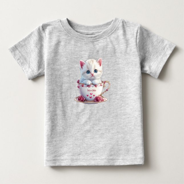 T-shirt Pour Bébé T-shirt bébé chaton dans des fleurs roses Coupe (Devant)