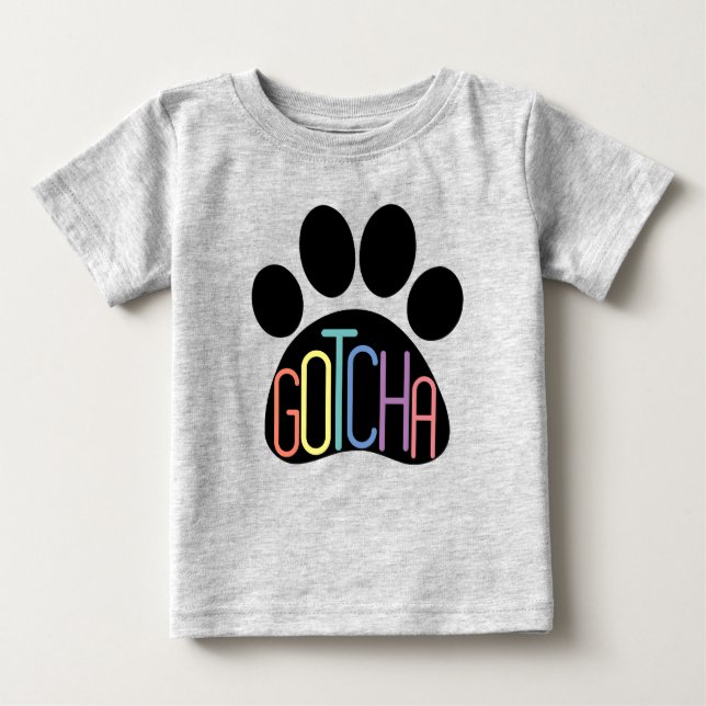 T-shirt Pour Bébé T-shirt bébé "Gotcha" célébrant l'adoption du chie (Devant)