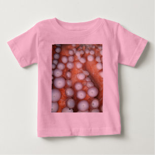 T-shirt Pour Bébé Tomber près de la pieuvre