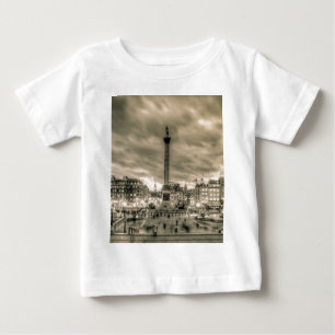 T-shirt Pour Bébé Touristes dans le carré de Trafalgar, Londres