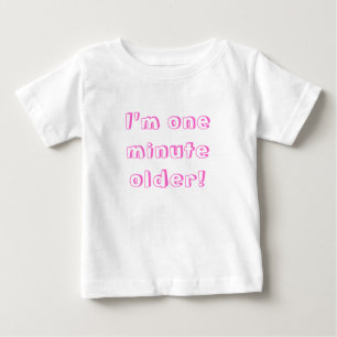 T-shirt Pour Bébé Twin Girl J'ai une minute de plus !