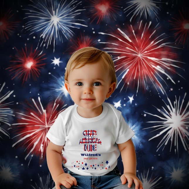 T-shirt Pour Bébé Un mec américain 4 juillet Anniversaire Bleu Blanc (One American Dude 4 July Red White Blue Birthday Baby T-Shirt)