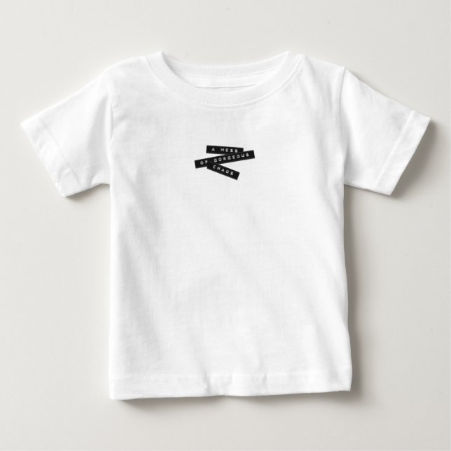 T-shirt Pour Bébé Un Mess De Superbes Chaos Étiquettes Embossés (Devant)